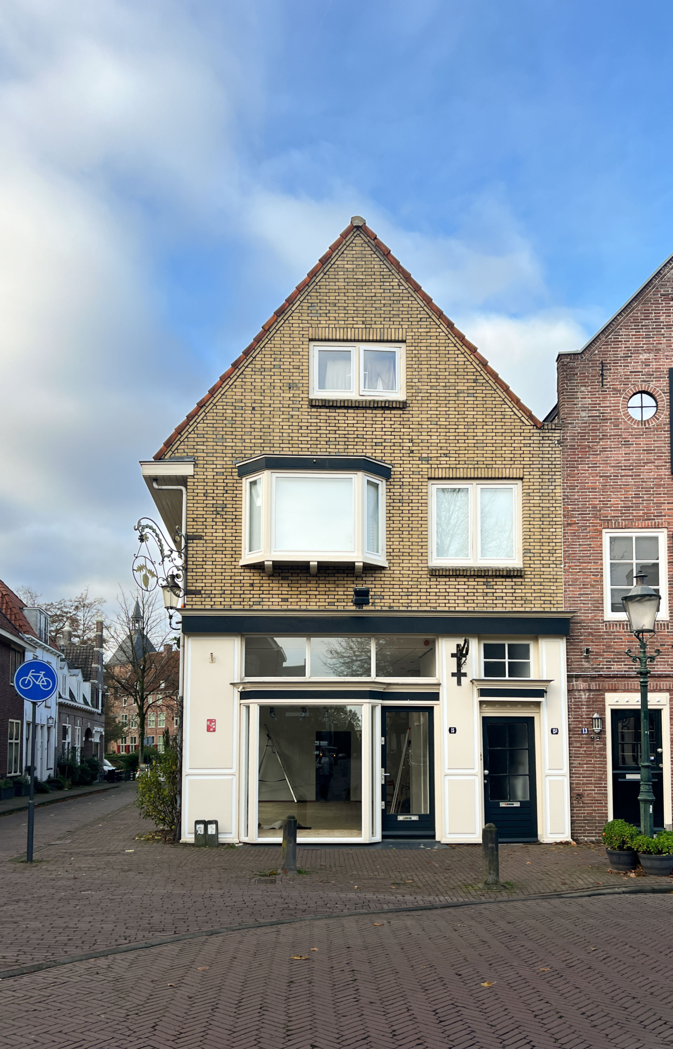 het lege pand op de dag we de sleutel krijgen
