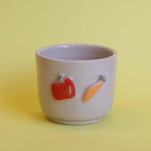 Viva la Veggie mokje van keramiek met groente en fruit erop