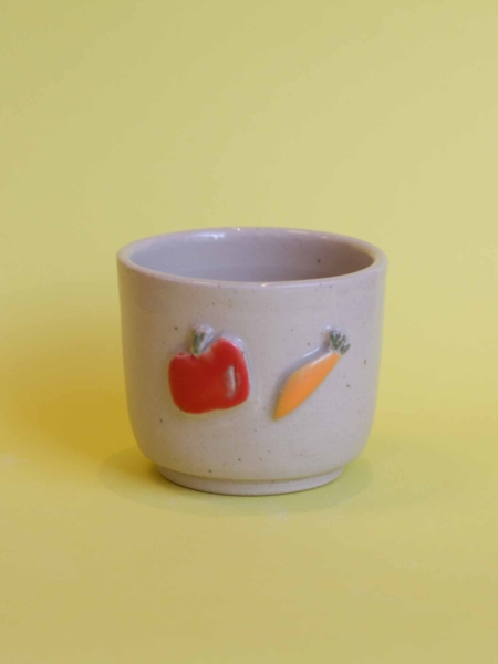 Viva la Veggie mokje van keramiek met groente en fruit erop