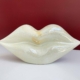 lippen van keramiek in een gele kleur
