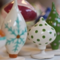 kerstballen op staander van workshop Amazing Glaze X-Mas edition